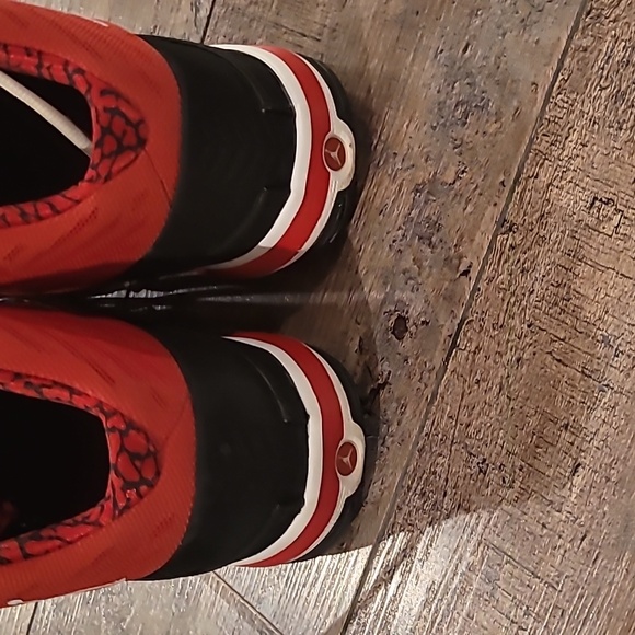 Air Jordan Sneakers - Picture 2 of 6